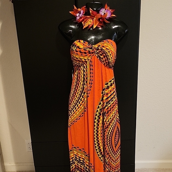 Vibrant Tribal Hawaiian Strapless Maxi Dress - Picture 1 of 15